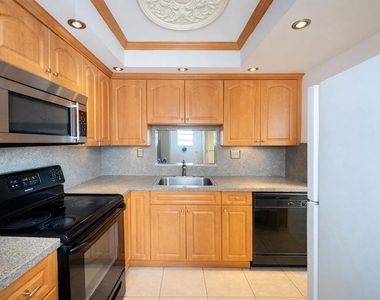 5041 W Oakland Park Boulevard - Photo Thumbnail 6