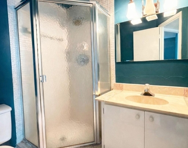 5041 W Oakland Park Boulevard - Photo Thumbnail 8