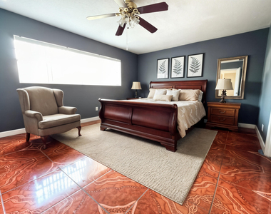 5041 W Oakland Park Boulevard - Photo Thumbnail 3