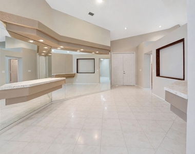11081 Springbrook Circle - Photo Thumbnail 7