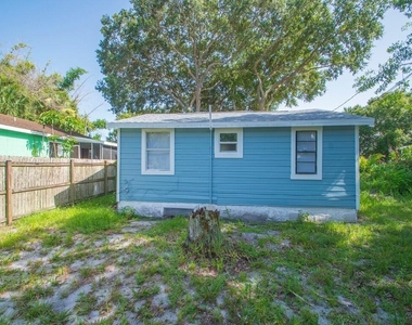 3370 45th Place - Photo Thumbnail 8