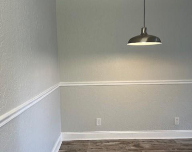 2588 Riverside Drive - Photo Thumbnail 11