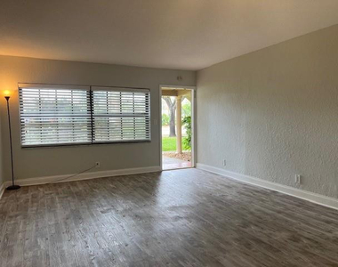 2588 Riverside Drive - Photo Thumbnail 16
