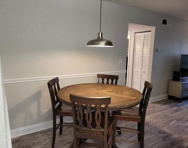 2588 Riverside Drive - Photo Thumbnail 9