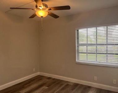 2588 Riverside Drive - Photo Thumbnail 19
