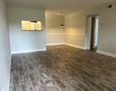 2588 Riverside Drive - Photo Thumbnail 13