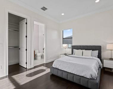2630 Nw 69th Street - Photo Thumbnail 10