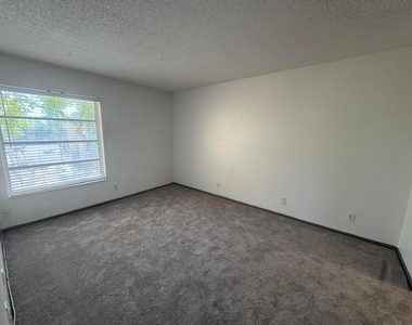 450 Nw 20th Street - Photo Thumbnail 17