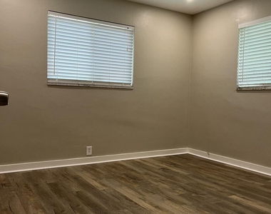 4250 Nw 21st Avenue - Photo Thumbnail 4