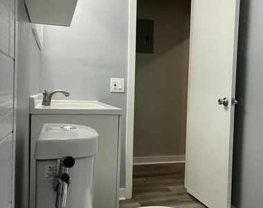 4250 Nw 21st Avenue - Photo Thumbnail 2