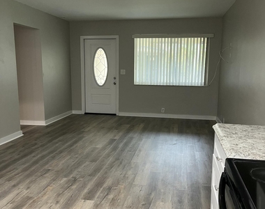 4250 Nw 21st Avenue - Photo Thumbnail 5