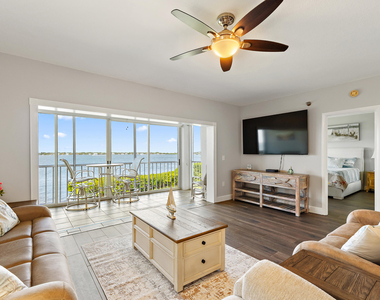 164 Ne Edgewater Drive - Photo Thumbnail 1
