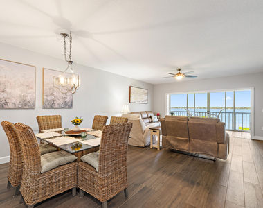164 Ne Edgewater Drive - Photo Thumbnail 2
