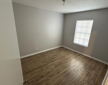 6856 Mill Brook Place - Photo Thumbnail 9
