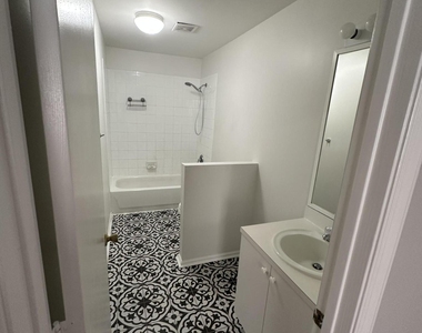 6856 Mill Brook Place - Photo Thumbnail 13