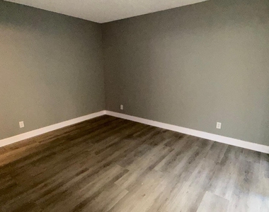 7670 Westwood Drive - Photo Thumbnail 21