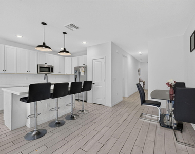 608 Ne Waters Edge Lane - Photo Thumbnail 6