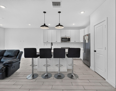608 Ne Waters Edge Lane - Photo Thumbnail 7