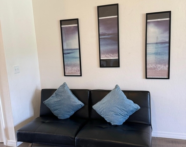 17370 W Carnegie Circle - Photo Thumbnail 9