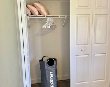 17370 W Carnegie Circle - Photo Thumbnail 5