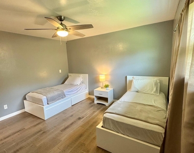 17370 W Carnegie Circle - Photo Thumbnail 4
