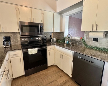 17370 W Carnegie Circle - Photo Thumbnail 2
