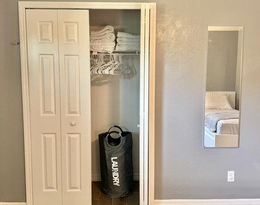 17370 W Carnegie Circle - Photo Thumbnail 6