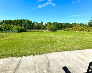 17370 W Carnegie Circle - Photo Thumbnail 14