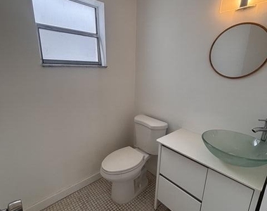 6503 Winfield Boulevard - Photo Thumbnail 8
