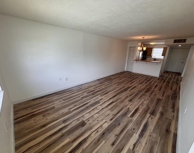 6503 Winfield Boulevard - Photo Thumbnail 6