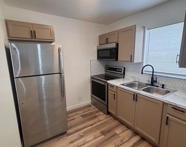 6503 Winfield Boulevard - Photo Thumbnail 3