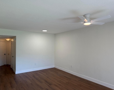 1095 Golden Lakes Boulevard - Photo Thumbnail 8