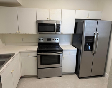1095 Golden Lakes Boulevard - Photo Thumbnail 4