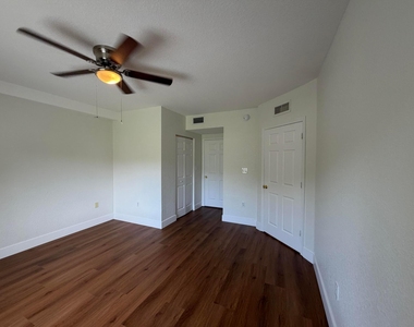 1095 Golden Lakes Boulevard - Photo Thumbnail 7