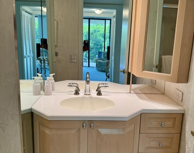 799 Jeffery Street - Photo Thumbnail 24