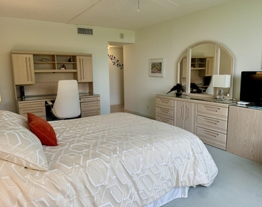 799 Jeffery Street - Photo Thumbnail 16