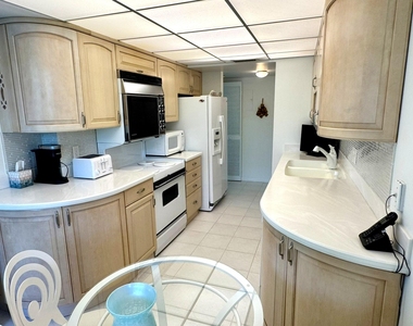 799 Jeffery Street - Photo Thumbnail 6