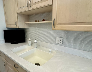 799 Jeffery Street - Photo Thumbnail 8