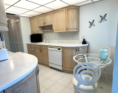 799 Jeffery Street - Photo Thumbnail 7