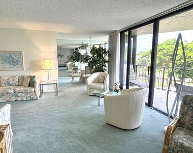 799 Jeffery Street - Photo Thumbnail 3