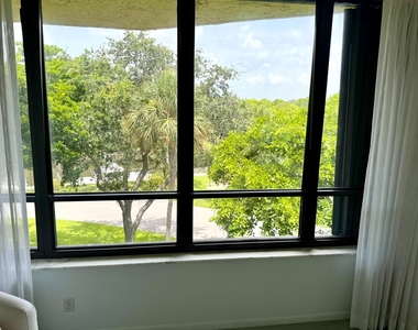 799 Jeffery Street - Photo Thumbnail 12