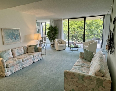799 Jeffery Street - Photo Thumbnail 4