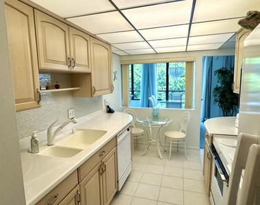 799 Jeffery Street - Photo Thumbnail 5