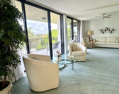 799 Jeffery Street - Photo Thumbnail 11
