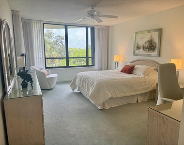 799 Jeffery Street - Photo Thumbnail 14