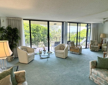 799 Jeffery Street - Photo Thumbnail 1
