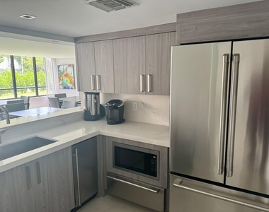 799 Jeffery Street - Photo Thumbnail 32