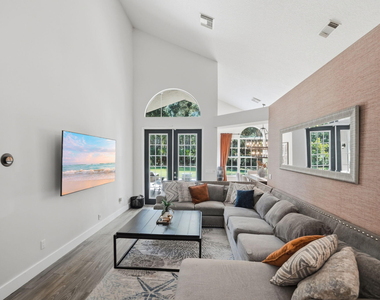 609 Sw St Thomas Cove - Photo Thumbnail 15