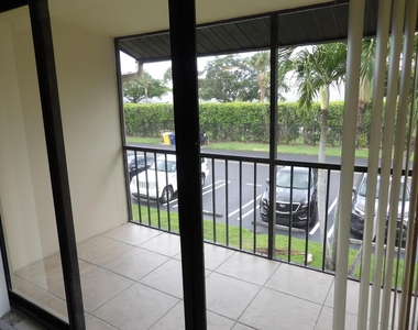 623 Sea Pine Way - Photo Thumbnail 7