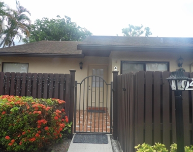 604 Sea Pine Way - Photo Thumbnail 2